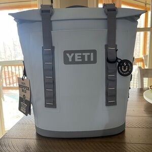 YETI Hopper M12 Cooler in Gray